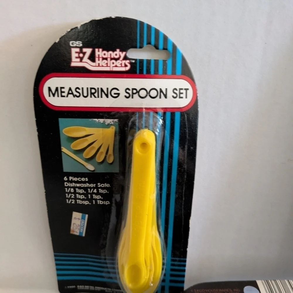 Vtg EKCO Baker’s Secret Non-Stick Pan, Ekco grater and measuring spoons